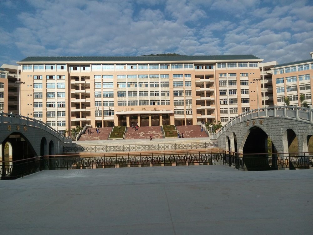 广东理工学院1